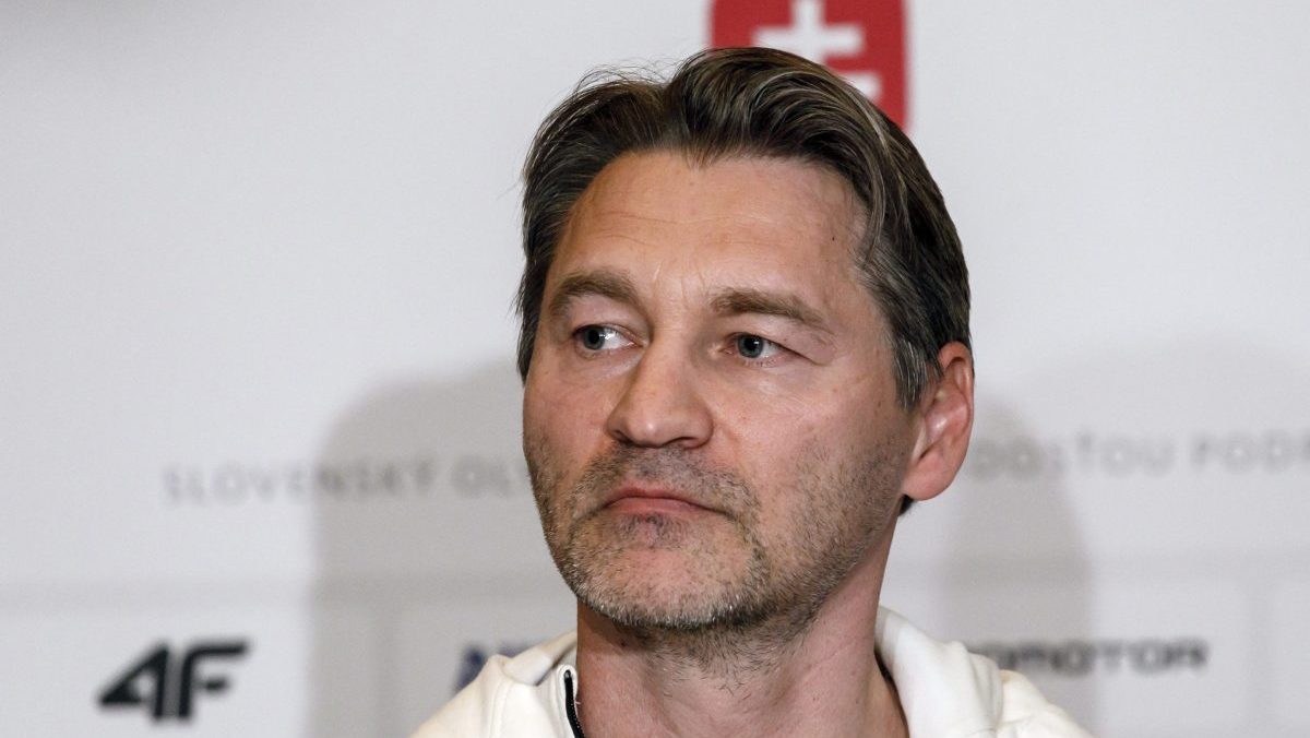 Tr&eacute;nerovi Orsz&aacute;ghovi sa pred MS v hokeji kopia ospravedlnenky. Prezradil, kto určite neposiln&iacute; reprezent&aacute;ciu