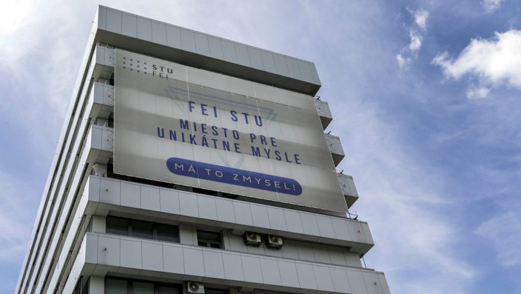 Na snímke budova FEI STU.