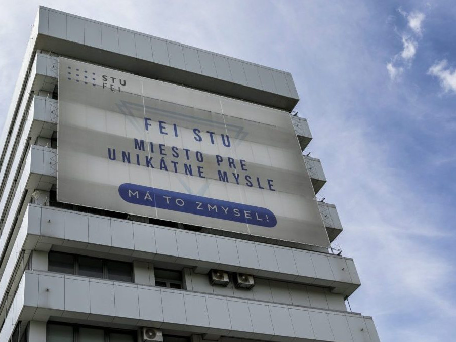 Na snímke budova FEI STU.