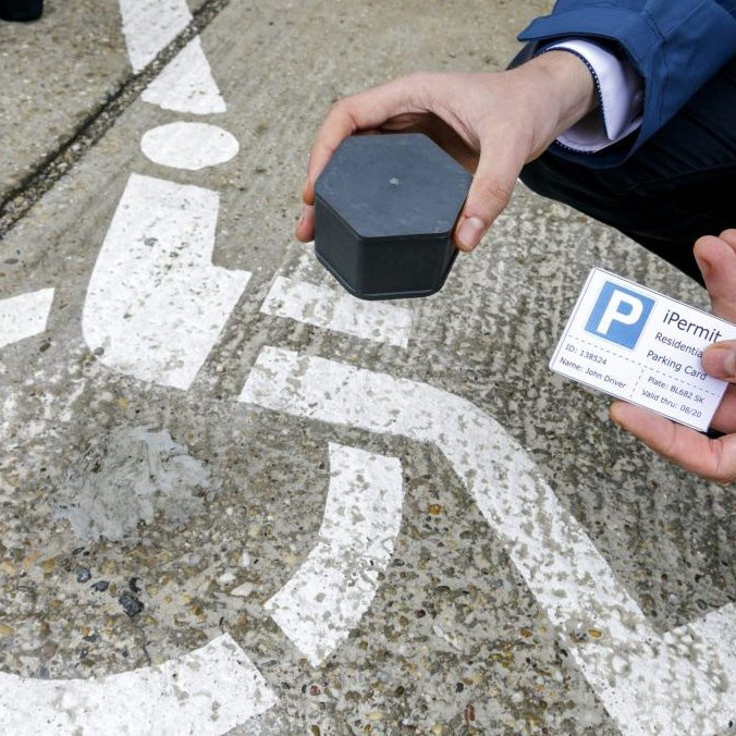 Na snímke parkovacie miesto pre postihnutých.