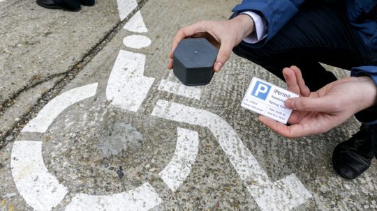 Na snímke parkovacie miesto pre postihnutých.