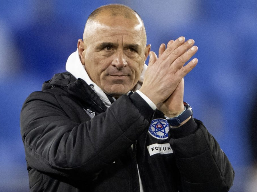 Tréner slovenskej reprezentácie Francesco Calzona.