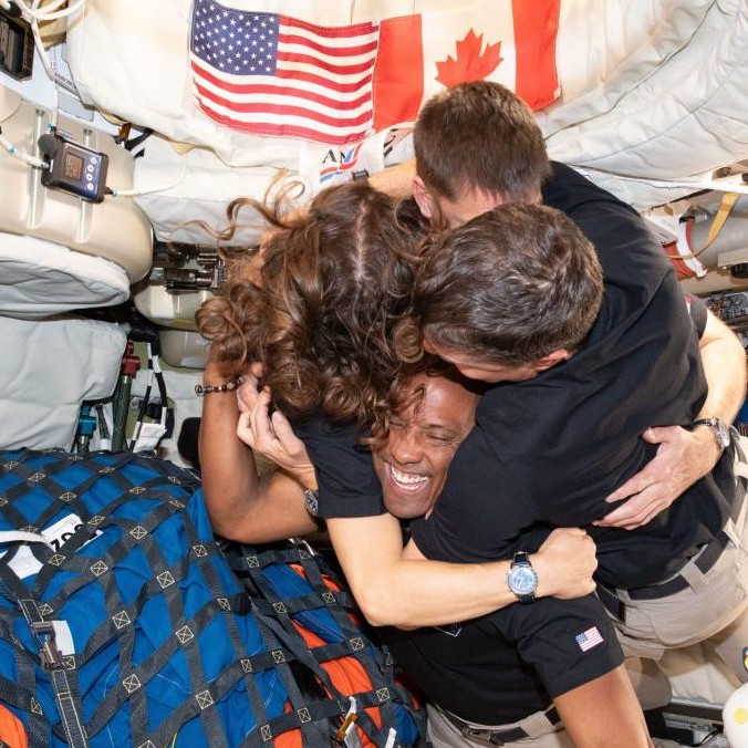 Štvorčlenná posádka vesmírnej lode Orion.