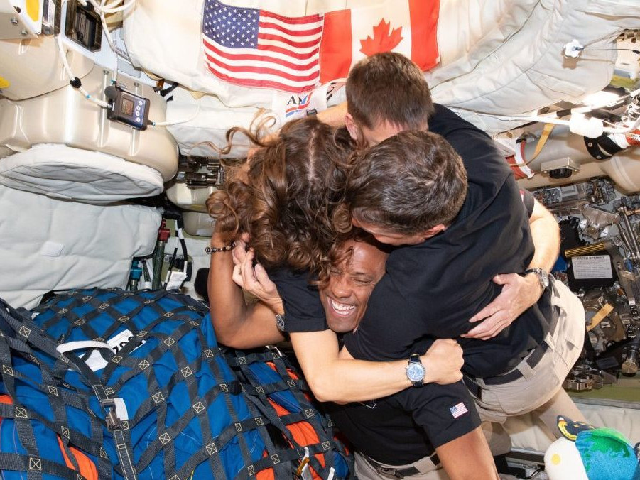 Štvorčlenná posádka vesmírnej lode Orion.