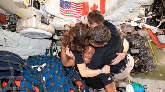 Štvorčlenná posádka vesmírnej lode Orion.