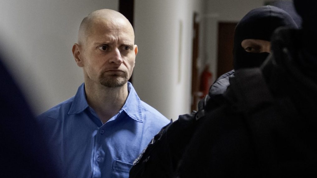 Obžalovaný Miroslav Marček prichádza na súdne pojednávanie.