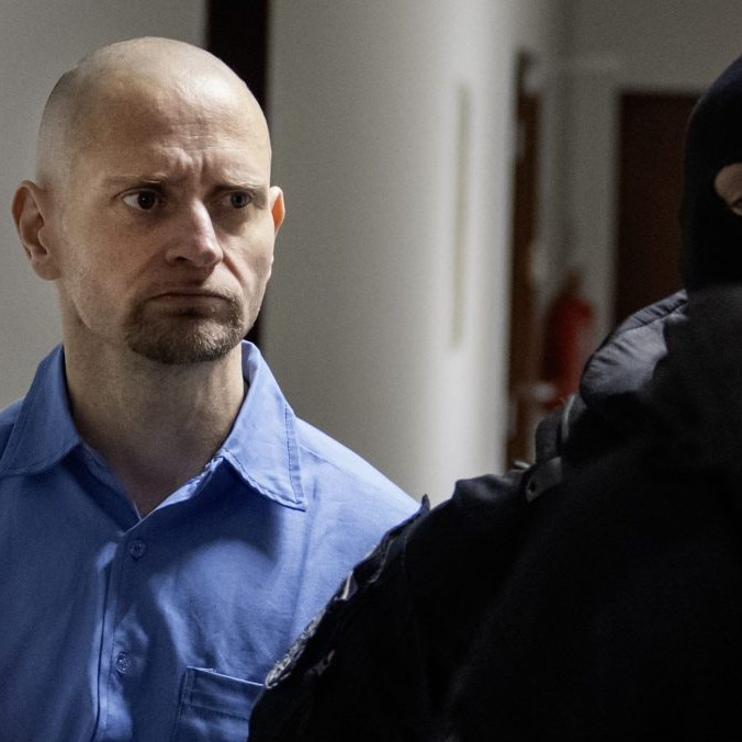 Obžalovaný Miroslav Marček prichádza na súdne pojednávanie.