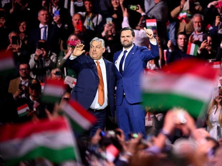 Zľava maďarský premiér Viktor Orbán a americký viceprezident J. D. Vance.