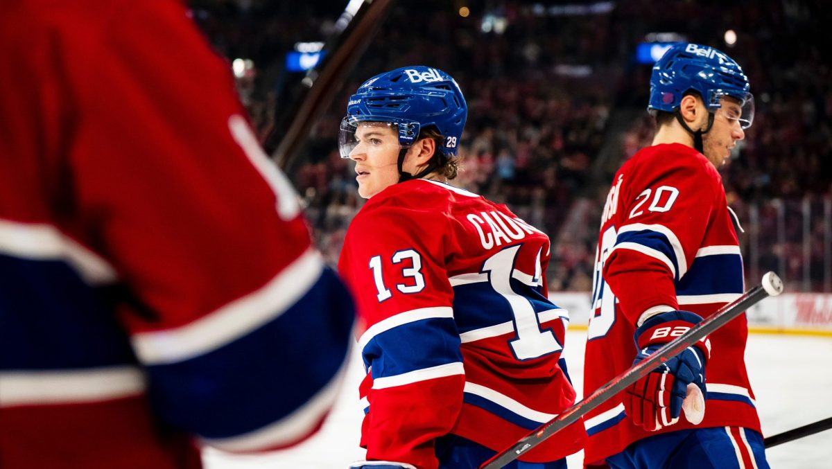 Dvorsk&yacute; prispel k v&iacute;ťazstvu St. Louis na lade Chicaga, jeho t&iacute;m v&scaron;ak stratil &scaron;ancu na play-off. Bodoval aj Slafkovsk&yacute;