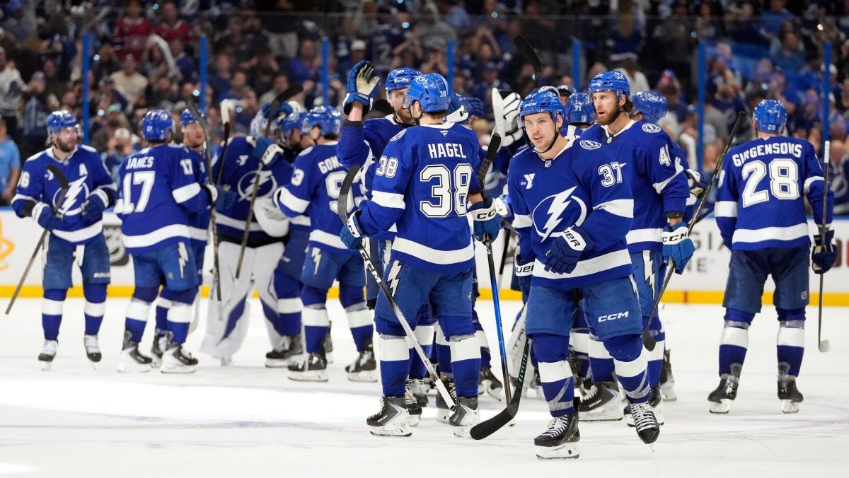 NHL: Čern&aacute;k s asistenciou, Slafkovsk&yacute; sa po prv&yacute;kr&aacute;t v play off pobil