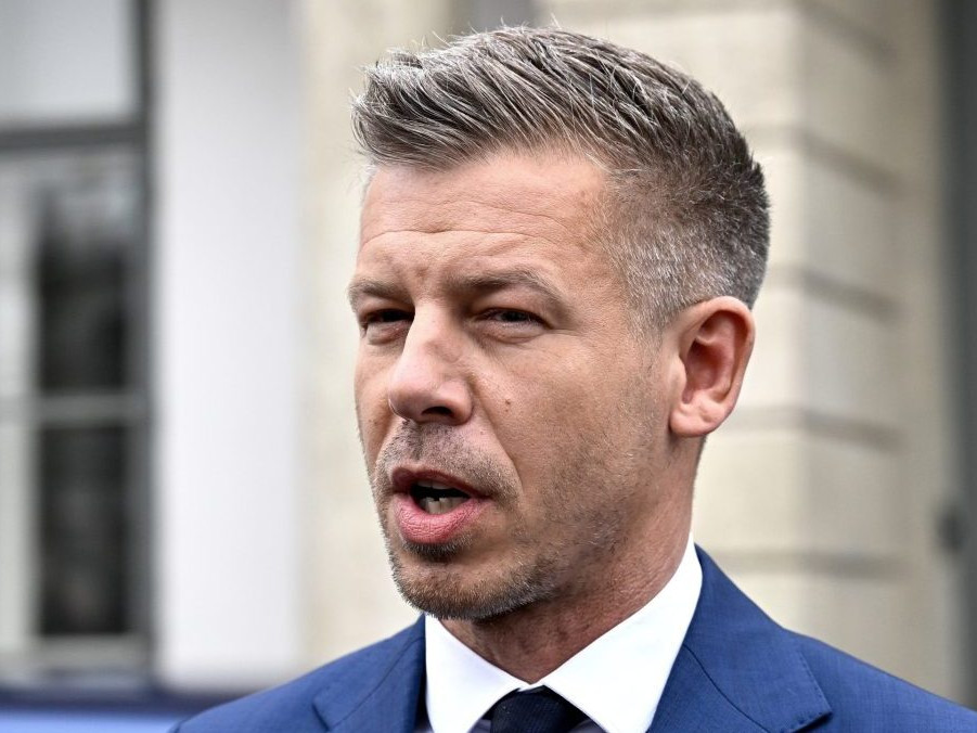 Na snímke Péter Magyar.