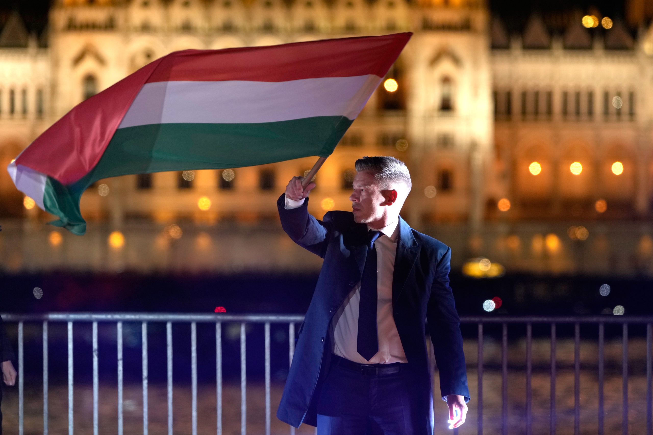 Bol otcom v dom&aacute;cnosti a spojencom Orb&aacute;na. P&eacute;ter Magyar sa za dva roky zmenil na zdatn&eacute;ho s&uacute;pera premi&eacute;ra a vybojoval v&iacute;ťazstvo