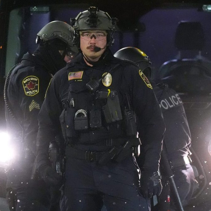 Na snímke agenti ICE.