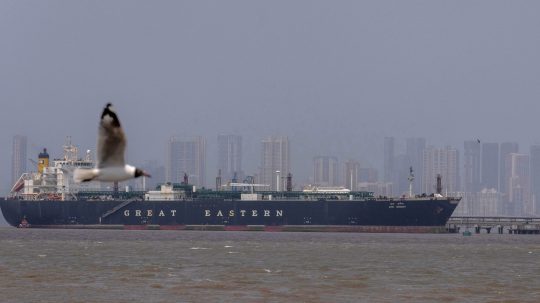 Rýchle otvorenie Hormuzu je v nedohľadne, viaceré krajiny sa pripravujú na krízové scenáre