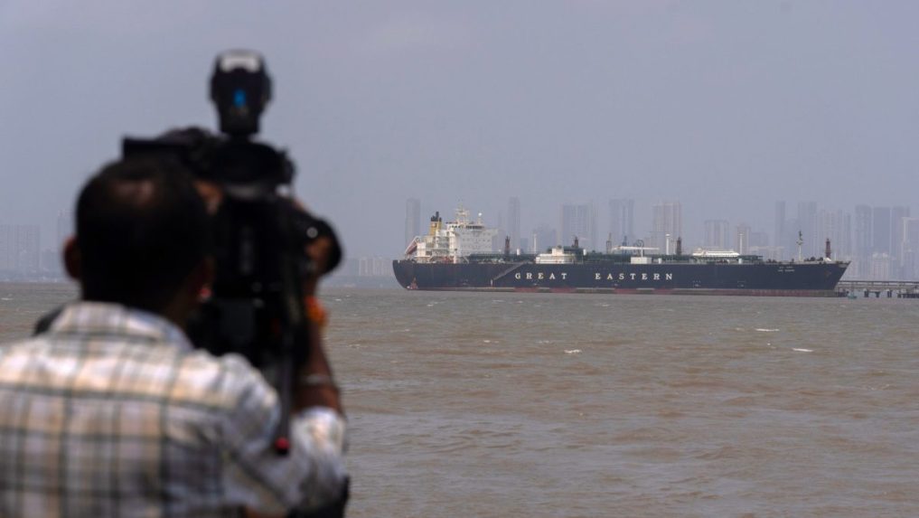 Loď pláva cez Hormúzsky prieliv