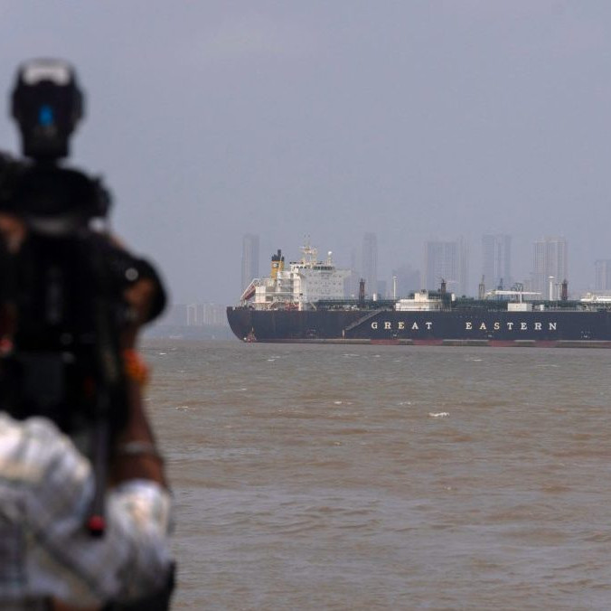 Loď pláva cez Hormúzsky prieliv