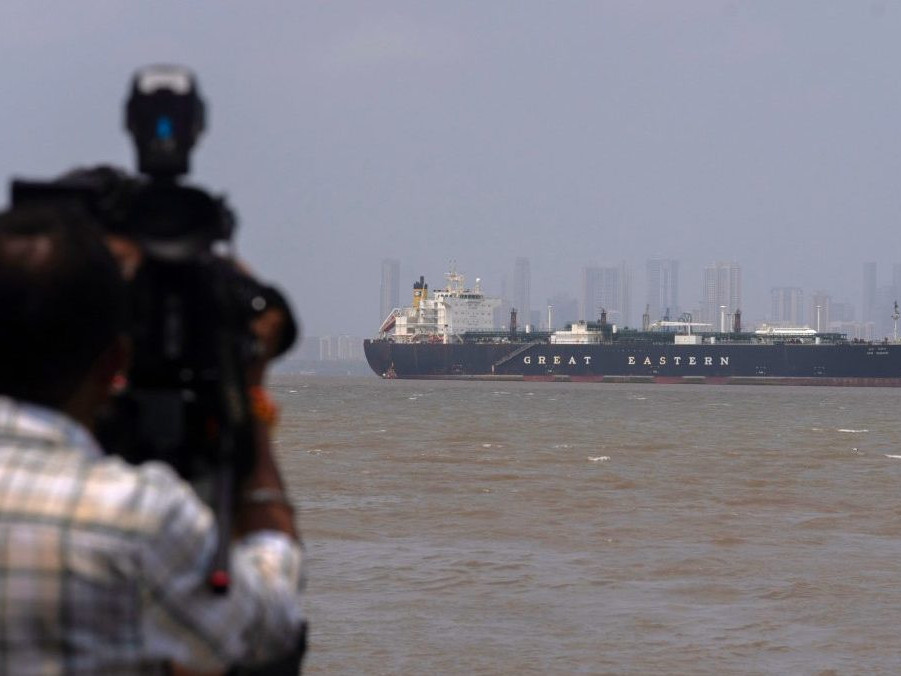 Loď pláva cez Hormúzsky prieliv