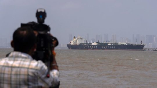 Loď pláva cez Hormúzsky prieliv