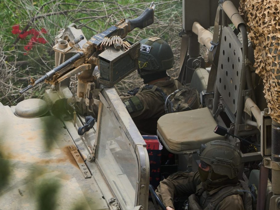 Izraelskí vojaci smerujú do južného Libanonu.