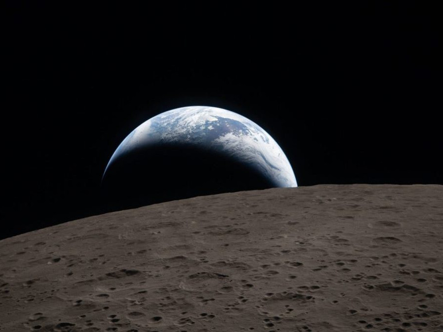 Zem a Mesiac na zábere z misie Artemis II.