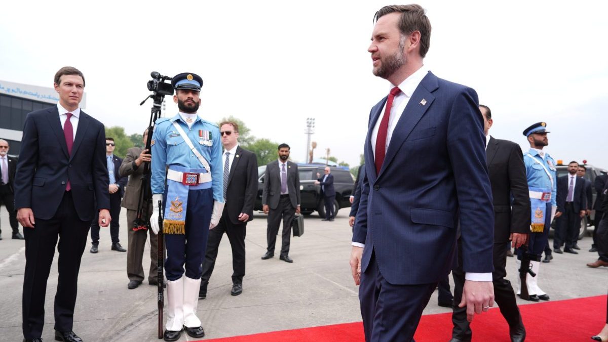 J. D. Vance, Steve Witkoff a Jared Kushner s&uacute; v Pakistane, so z&aacute;stupcami Ir&aacute;nu maj&uacute; rokovať o ukončen&iacute; vojny