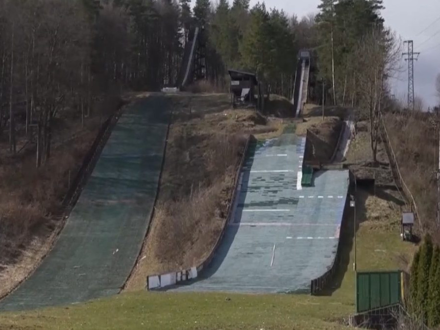 Skokanské mostíky v Banskej Bystrici chátrajú. Obnovu brzdí zmluva, majiteľ žiada štát o pomoc