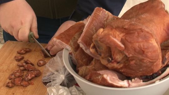 udená šunka a klobása