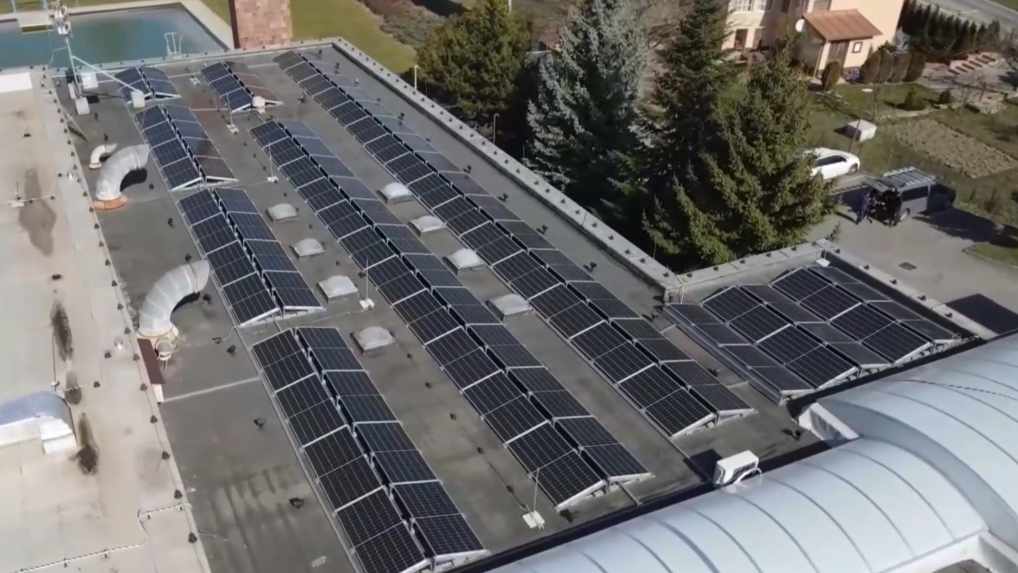 Fotovoltika na streche budovy