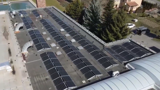 Fotovoltika na streche budovy