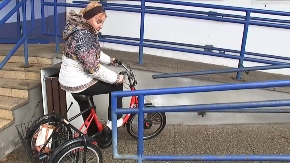 Pani Marta používa na dlhšie presuny elektrický bicykel.