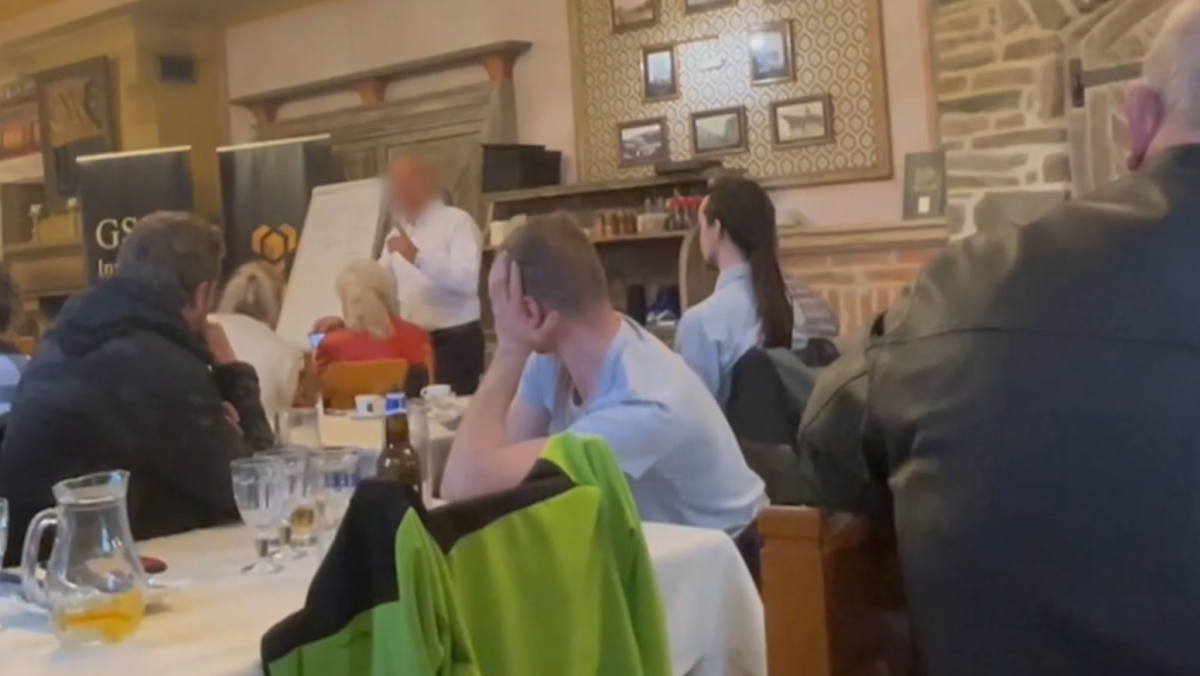 Platforma LWEX, ktorej naleteli desaťtis&iacute;ce Slov&aacute;kov, organizovala n&aacute;borov&eacute; posedenia. Report&eacute;ri sa tam dostali so skrytou kamerou