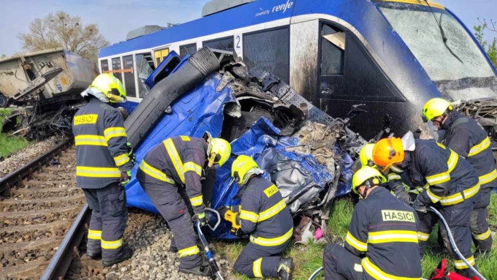 Vodič kami&oacute;nu nehodu neprežil.