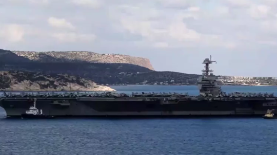 Americká lietadlová loď.