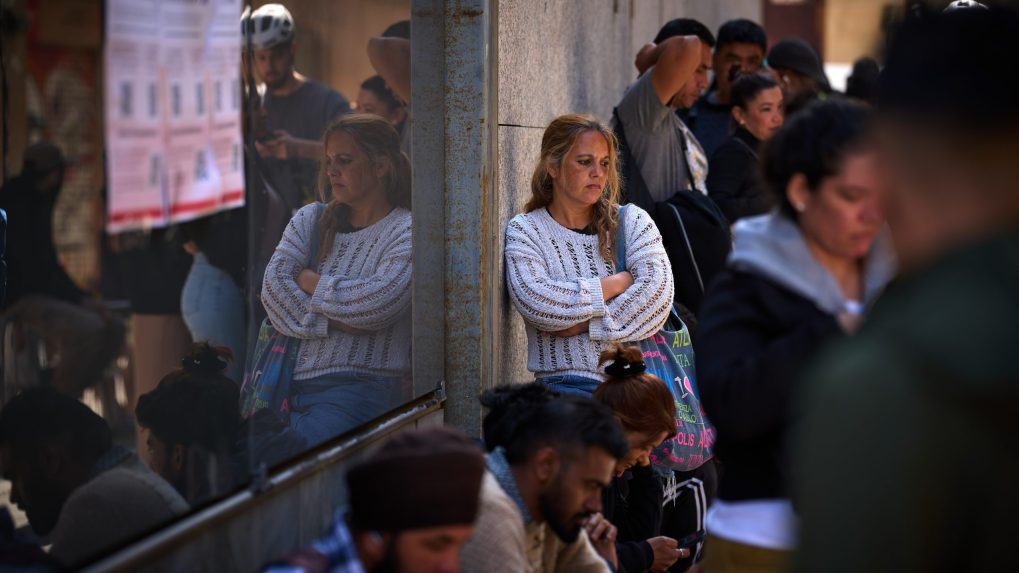 prisťahovalci pred úradom