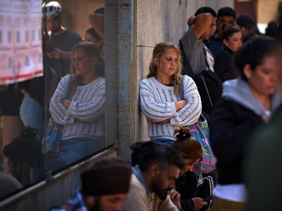 prisťahovalci pred úradom