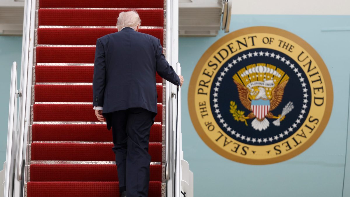 Trump zru&scaron;il cestu vyslancov do Islamab&aacute;du: Neabsolvujete ďal&scaron;ie 18-hodinov&eacute; lety, aby ste tam len sedeli a rozpr&aacute;vali sa o ničom