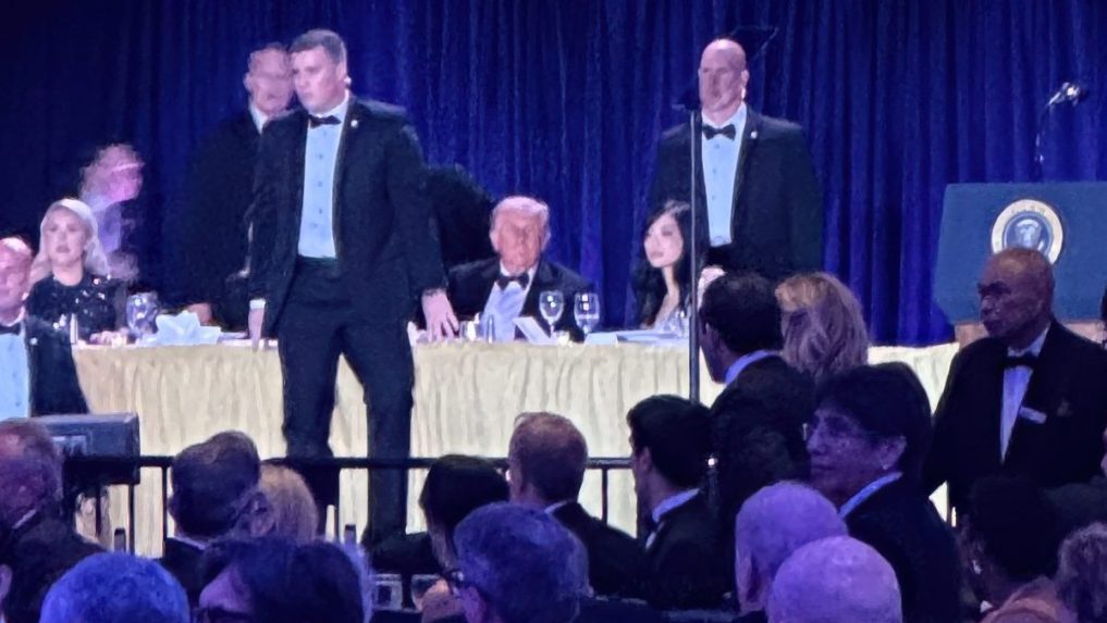 Počas galavečera došlo k streľbe.