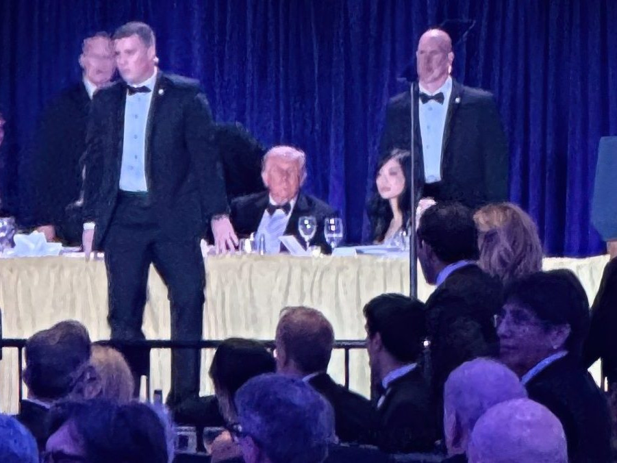 Počas galavečera došlo k streľbe.