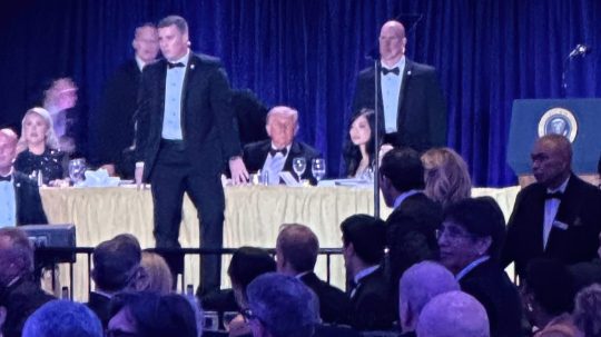 Počas galavečera došlo k streľbe.