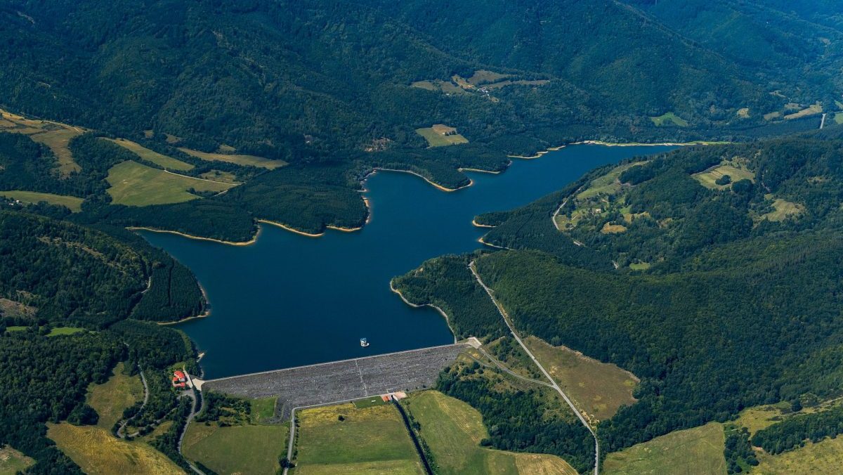 V&yacute;stavba prečerp&aacute;vacej vodnej elektr&aacute;rne M&aacute;linec nar&aacute;ža na probl&eacute;my. Tender na dokument&aacute;ciu zru&scaron;ili pre vysok&uacute; cenu