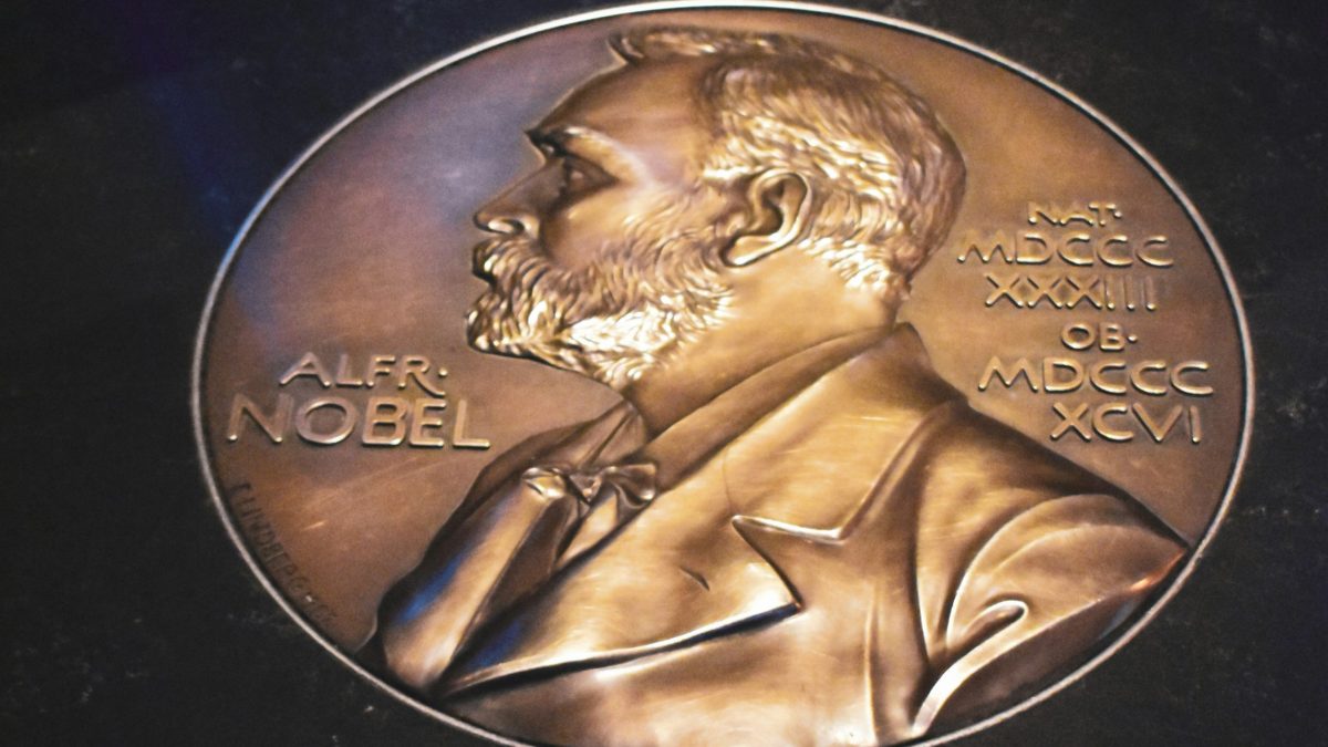 Na Nobelovu cenu za mier nominovali 287 jednotlivcov a organiz&aacute;ci&iacute; vr&aacute;tane Zelensk&eacute;ho či Thunbergovej