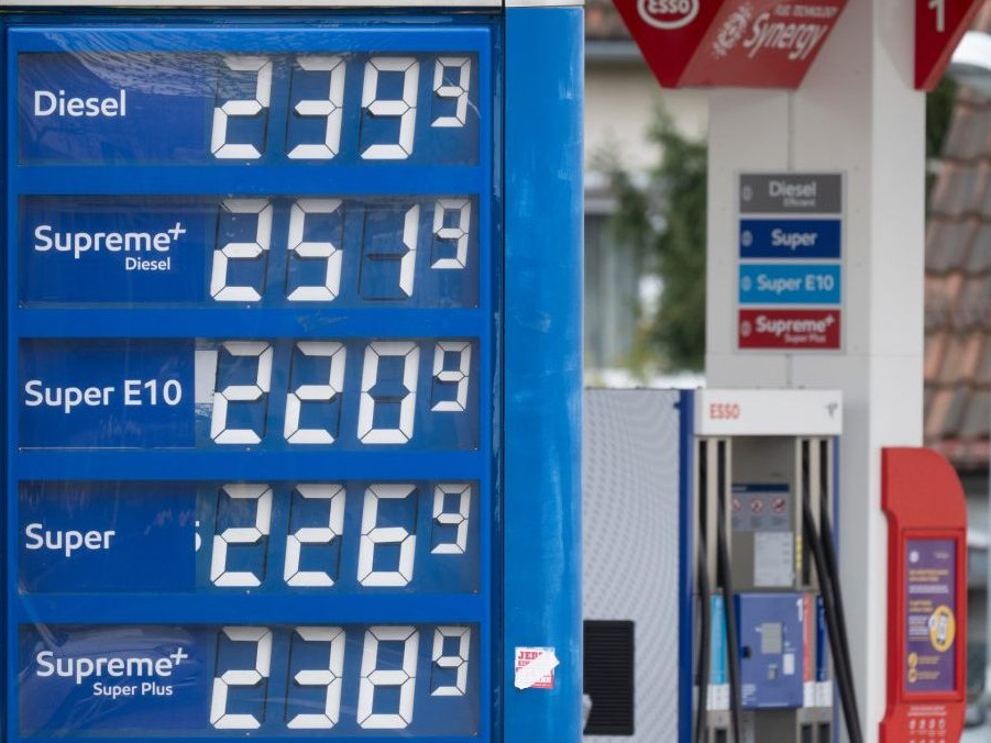 Na snímke ceny na čerpacej stanici v Nemecku.