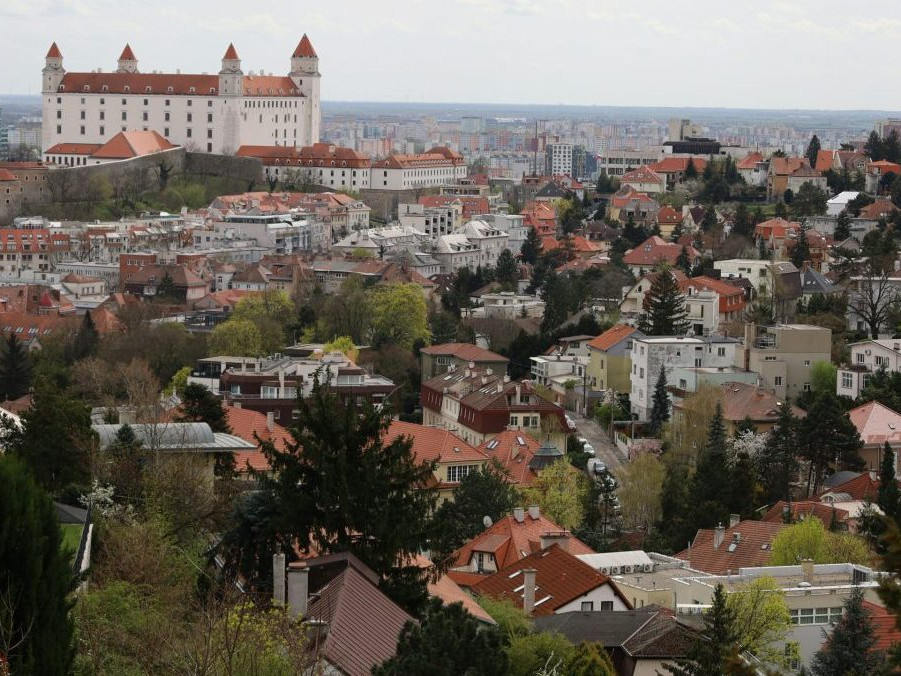 Na ilustračnej snímke pohľad na Bratislavu.