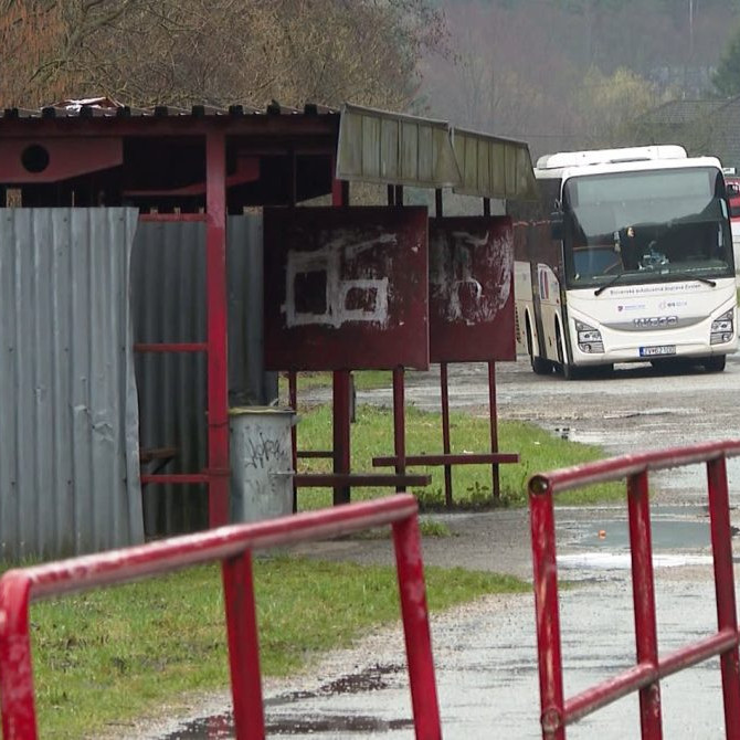 Autobusová stanica v Podbrezovej.