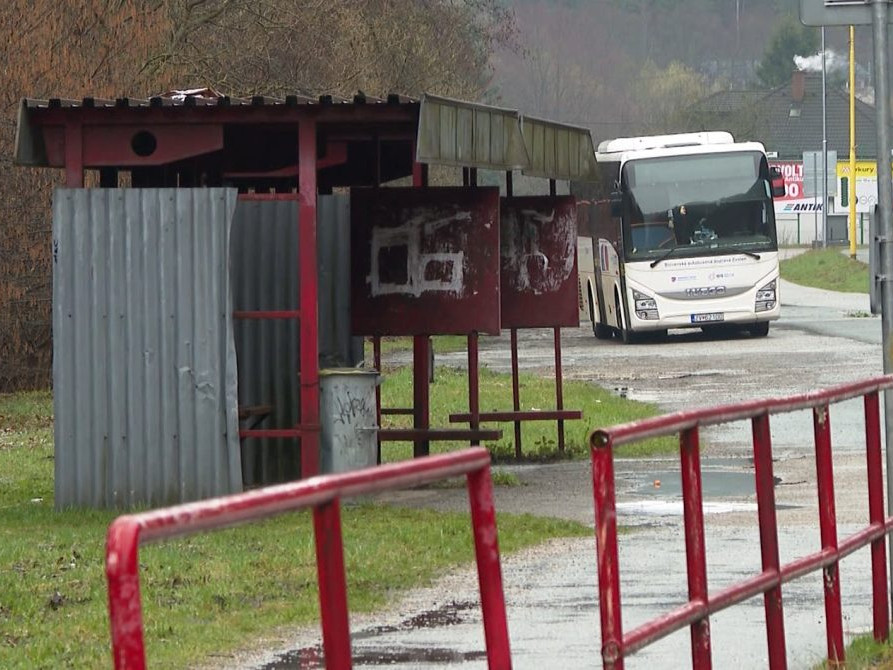 Autobusová stanica v Podbrezovej.