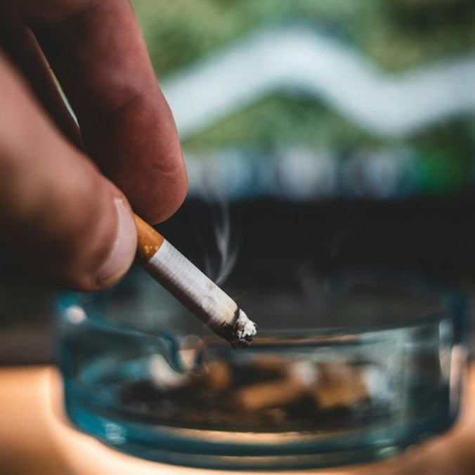 Na ilustračnej snímke cigareta.