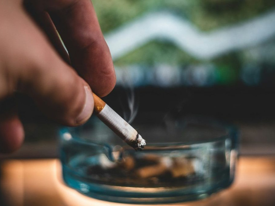 Na ilustračnej snímke cigareta.