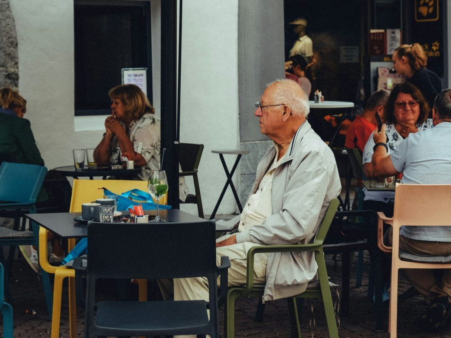 Na ilustračnej snímke dôchodca.