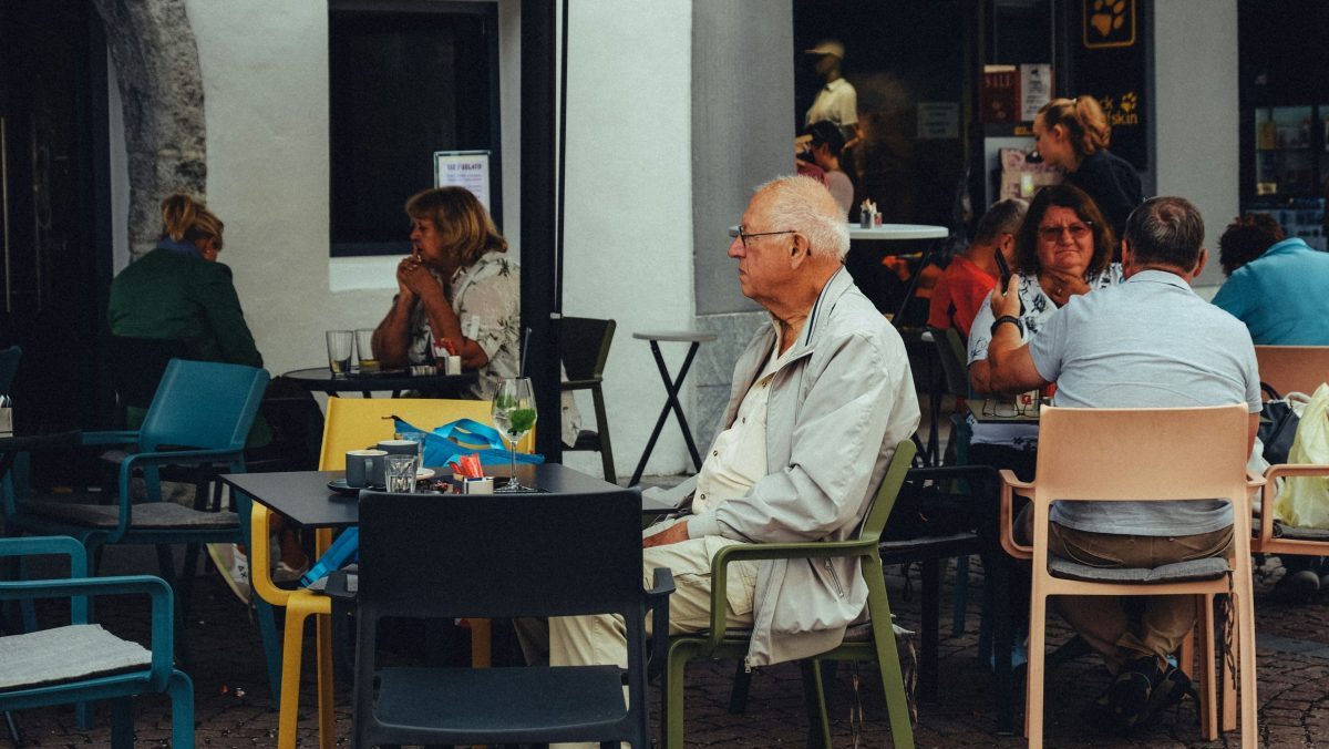D&ocirc;chodcov je viac ako mlad&yacute;ch do 18 rokov, d&ocirc;chodkov&yacute; syst&eacute;m je v deficite: Vyhliadky Slovenska sa maj&uacute; e&scaron;te zhor&scaron;ovať