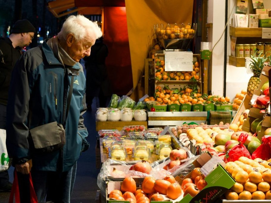 Na ilustračnej snímke dôchodca.